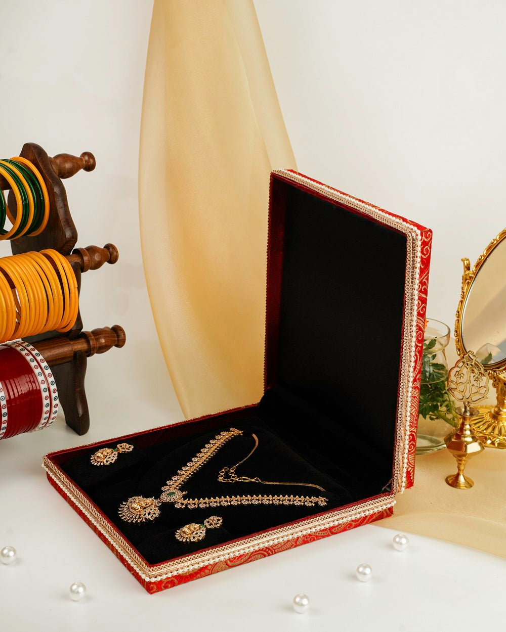 Sindoori Paisley Brocade Necklace Box image 1