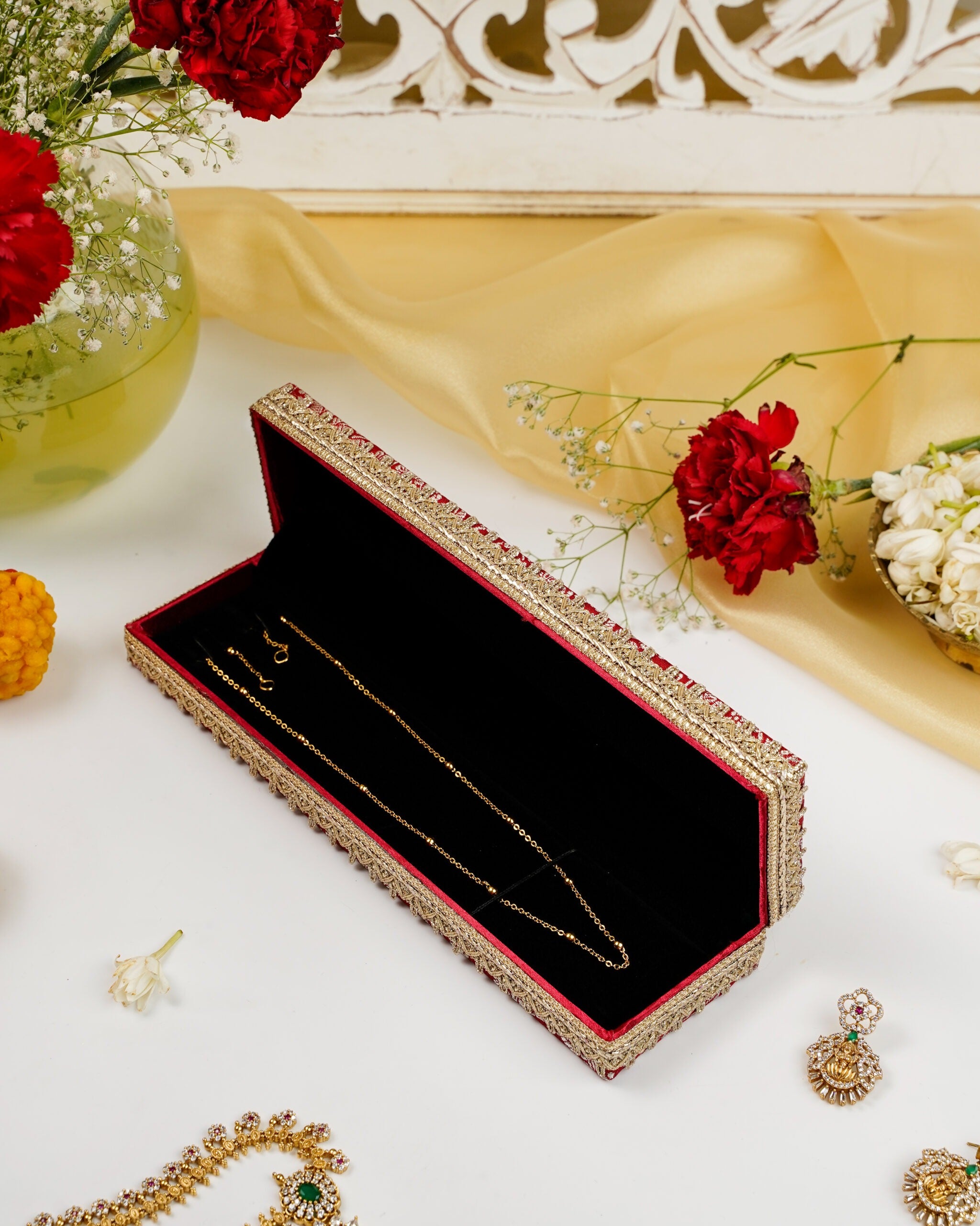 Saaj  Brocade Chain Box image 1