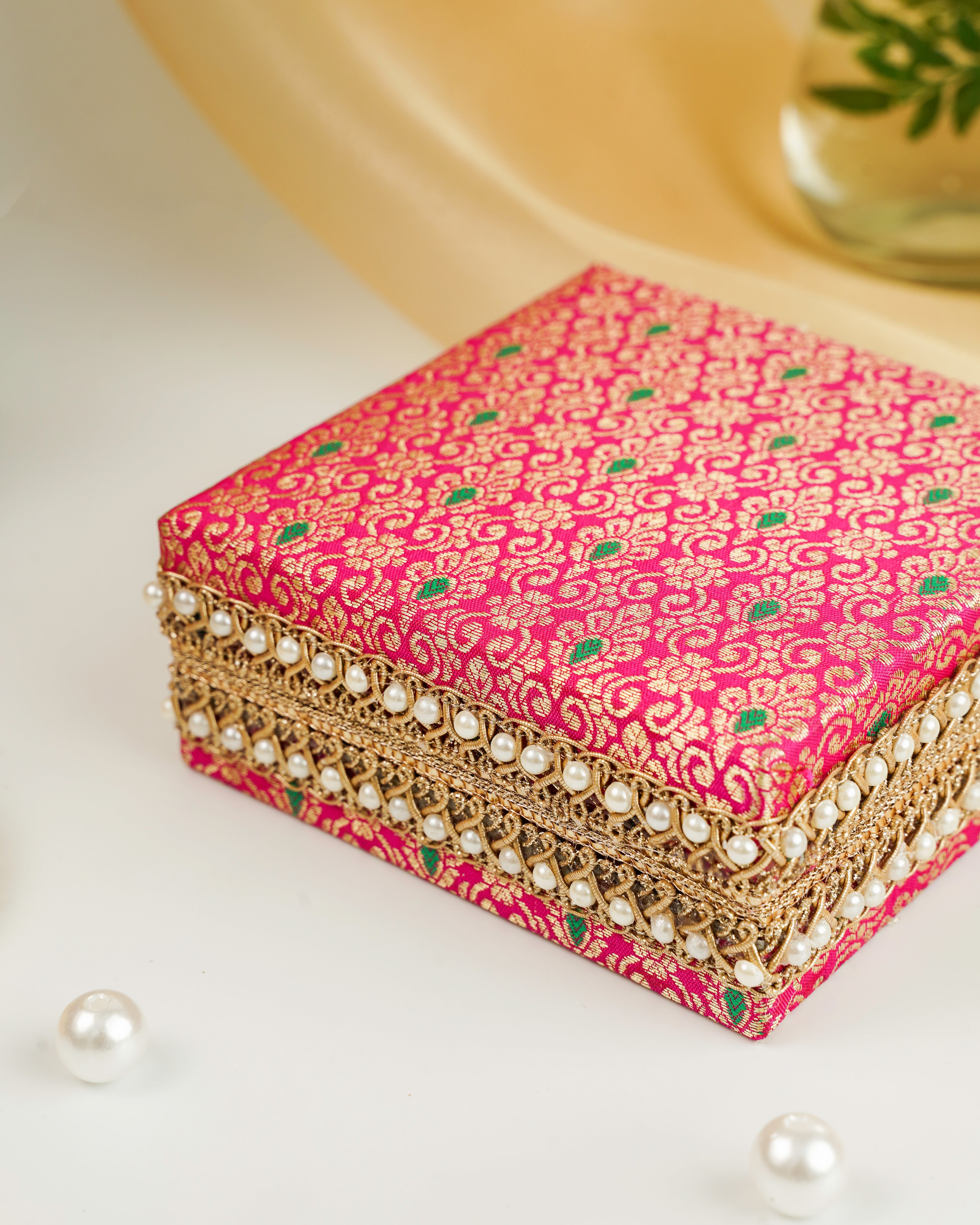 Raani Pink Meenakari Shagun Kada Box