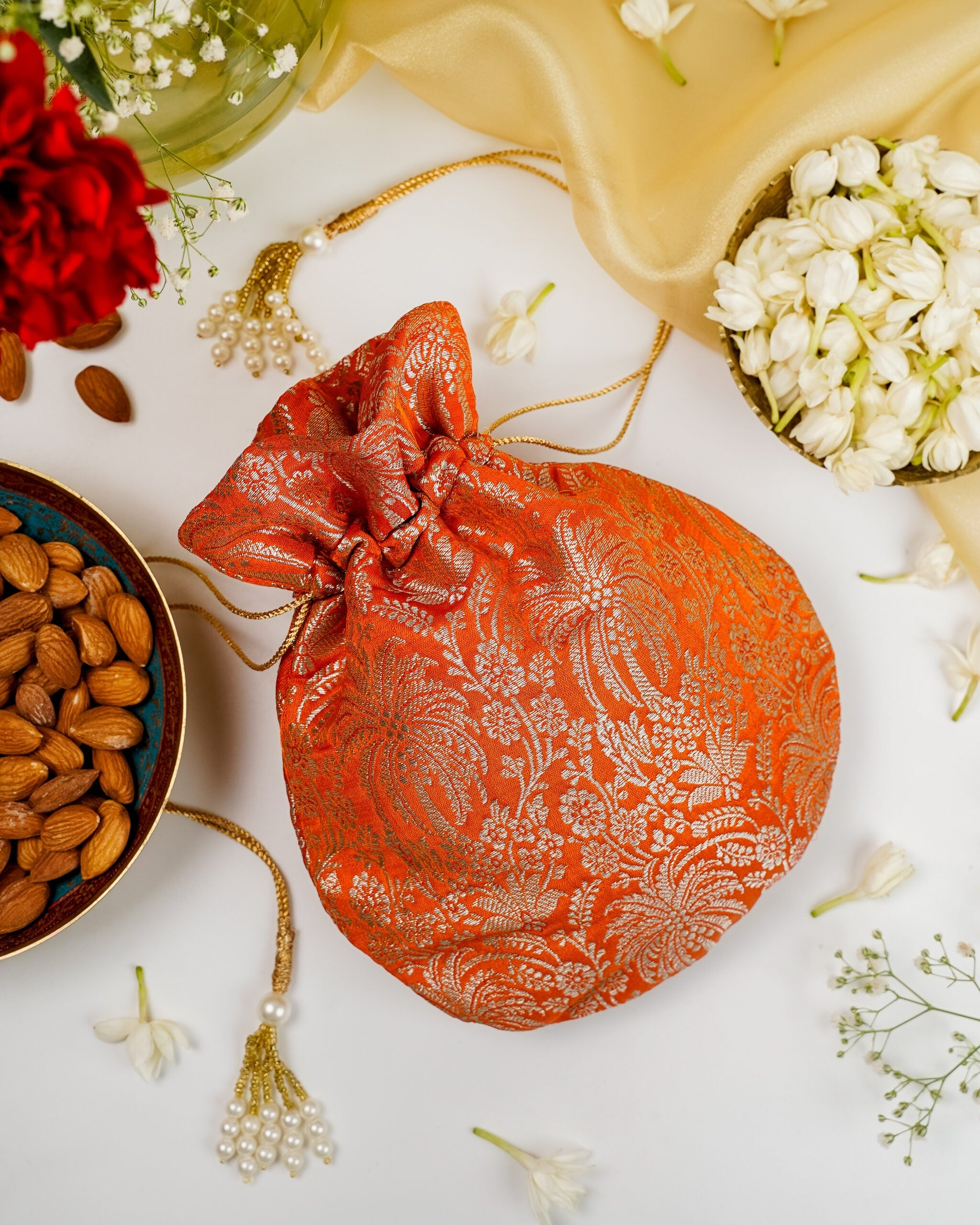 Sunehri Brocade Potli image 0