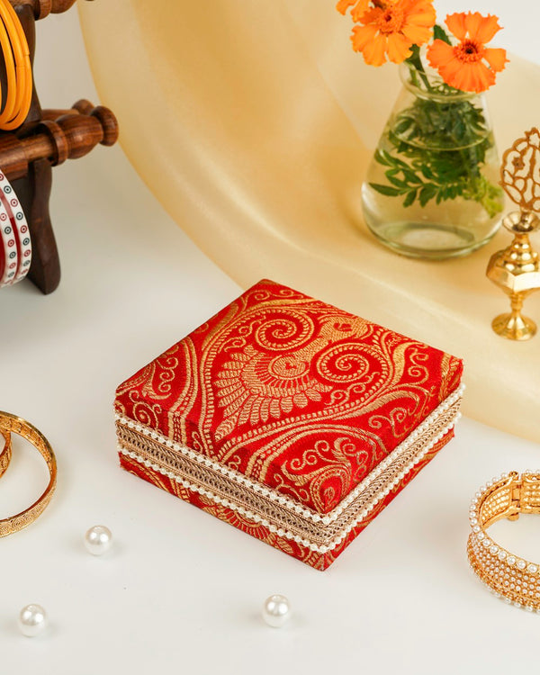 Sindoori Paisley Brocade Kada Box image 0
