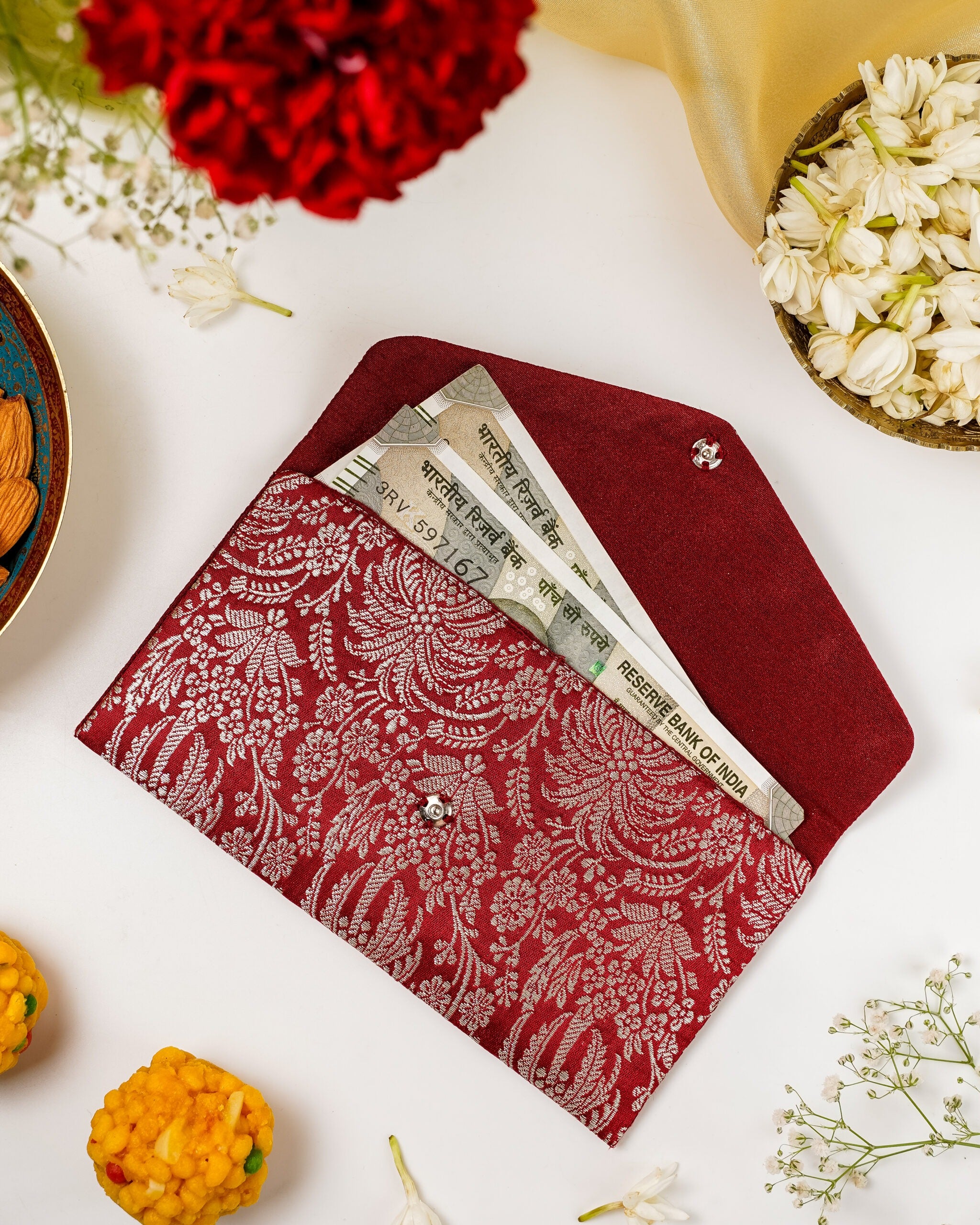 Saaj Brocade Shagun Envelope image 1