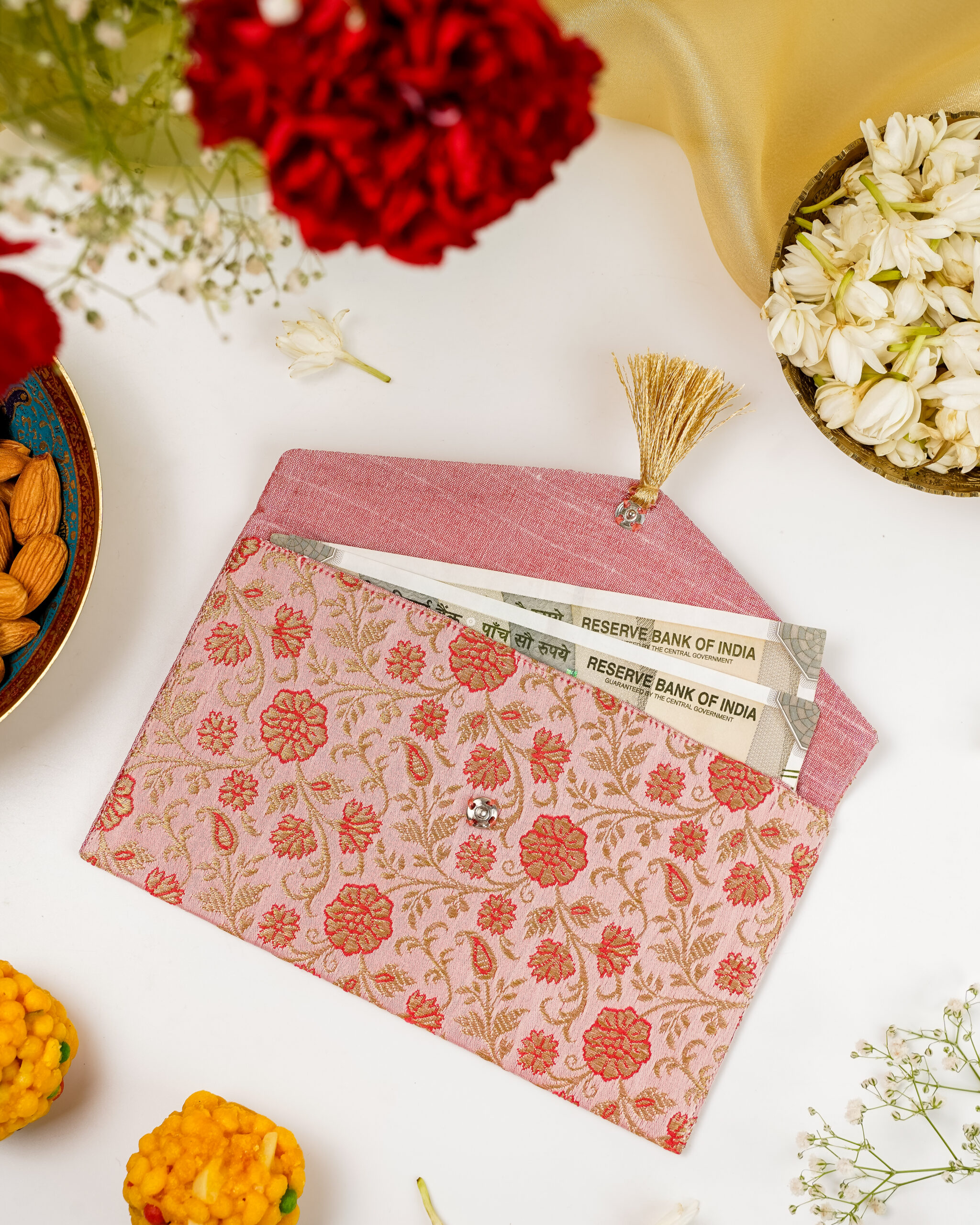 Elegant Bahaar Brocade Shagun Envelope for Gifting Cash Navka's festive Bahaar Brocade Shagun Envelope in pink silk used in Weddings