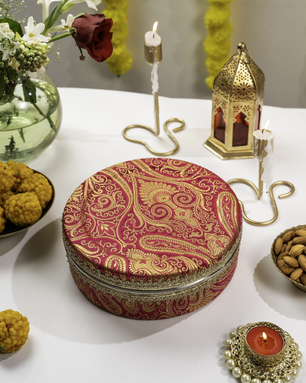 Gulzaar Ladoo Box Flat 1kg, a beautiful ladoo box used for storing and gifting ladoo in wedding or special functions offered by Navka Studio