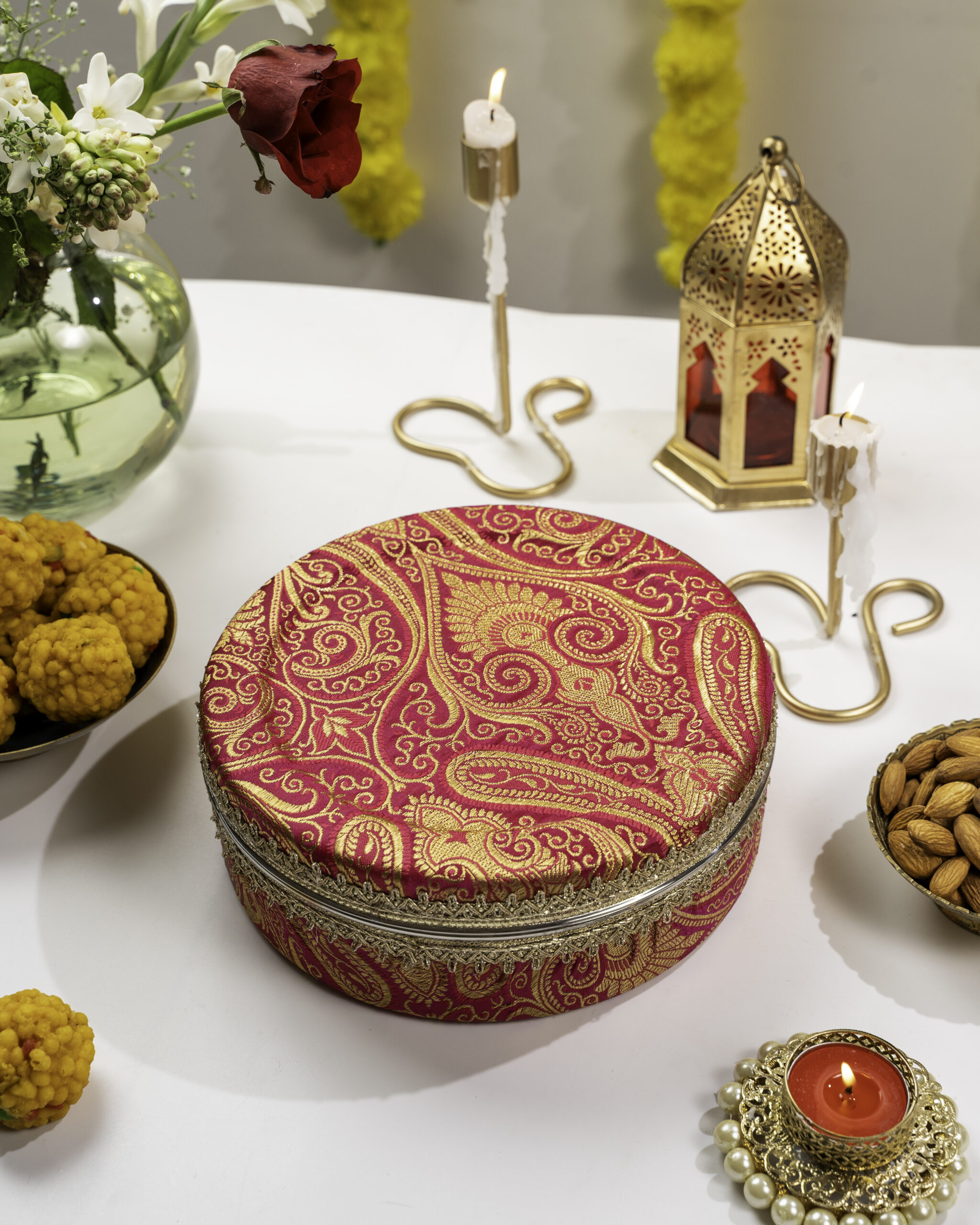 Gulzaar Ladoo Box Flat 1kg, a beautiful ladoo box used for storing and gifting ladoo in wedding or special functions offered by Navka Studio
