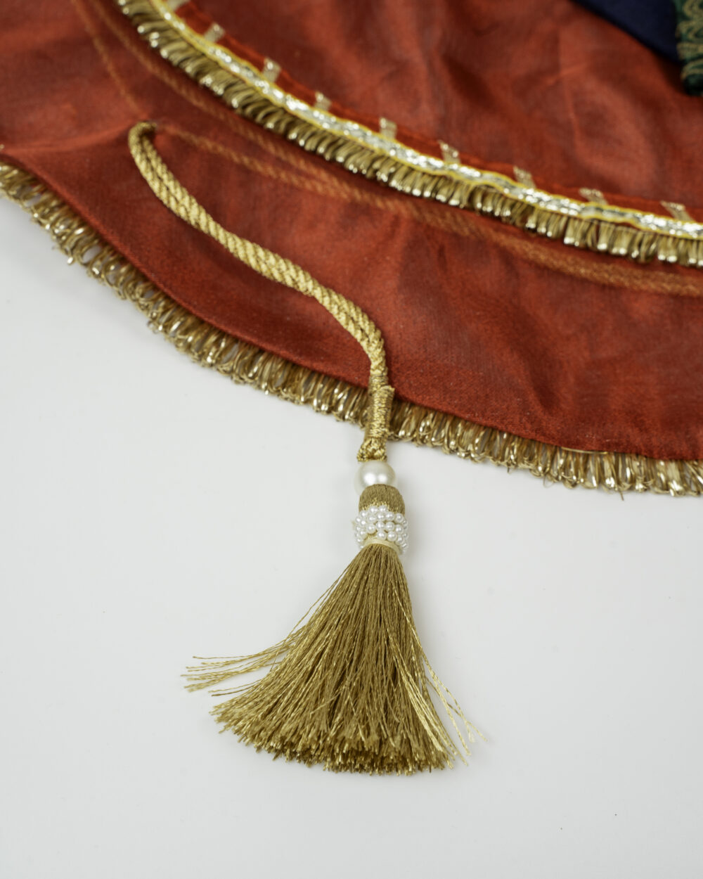 Sindoori Organza Lap Cover, a wedding product offered by Navka studio, which is in sindoori color.