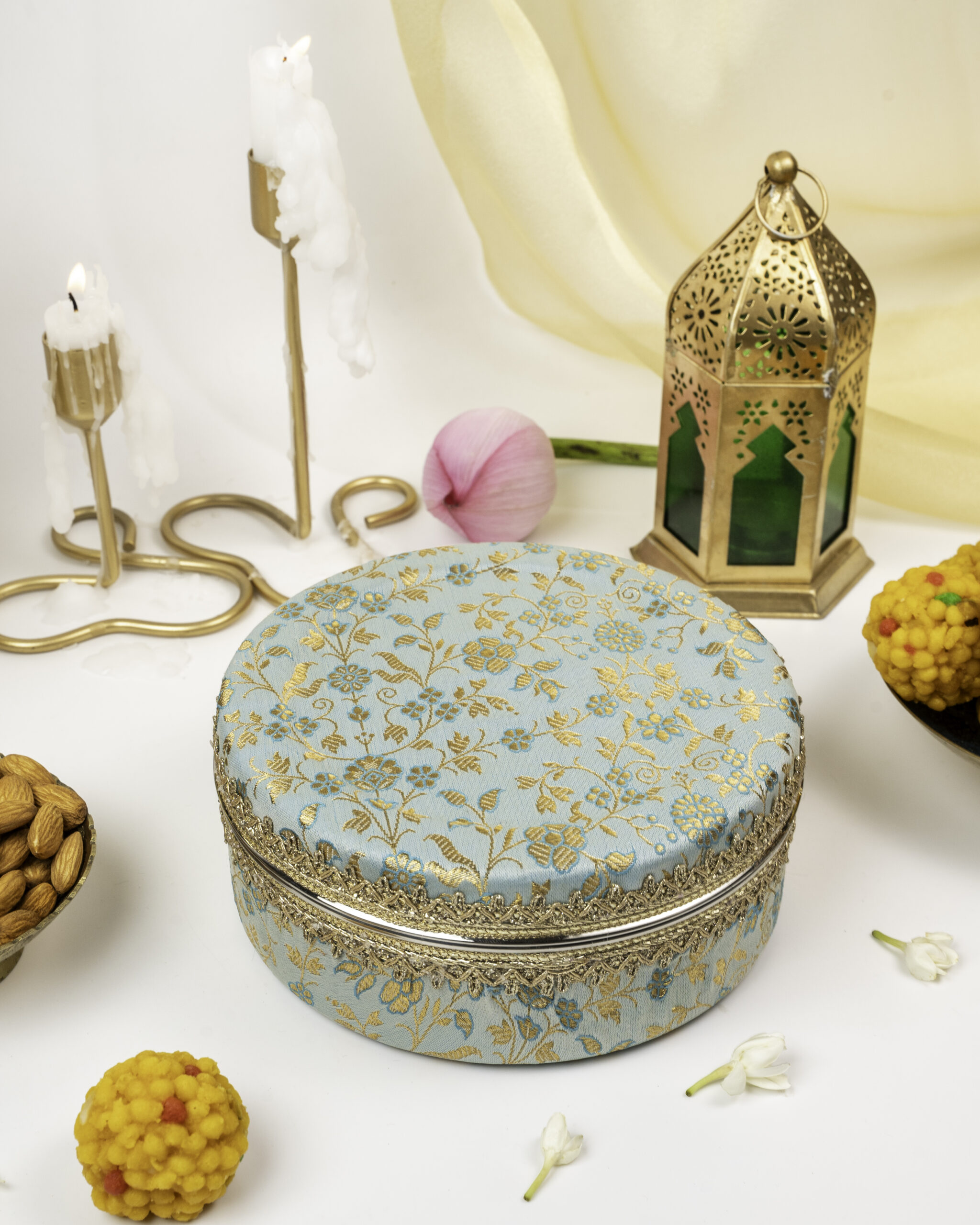 Seher Brocade Ladoo Box Small, a wedding product used in wedding functions for gifting sweets, presented by Navka Studio.